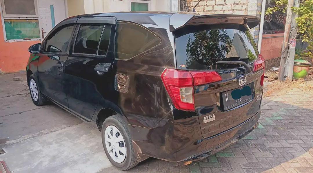 Daihatsu Sigra Tampak Belakang Kiri